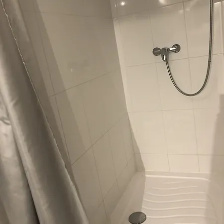 Le Clos De Oda ve Kahvaltı La Tour-du-Pin